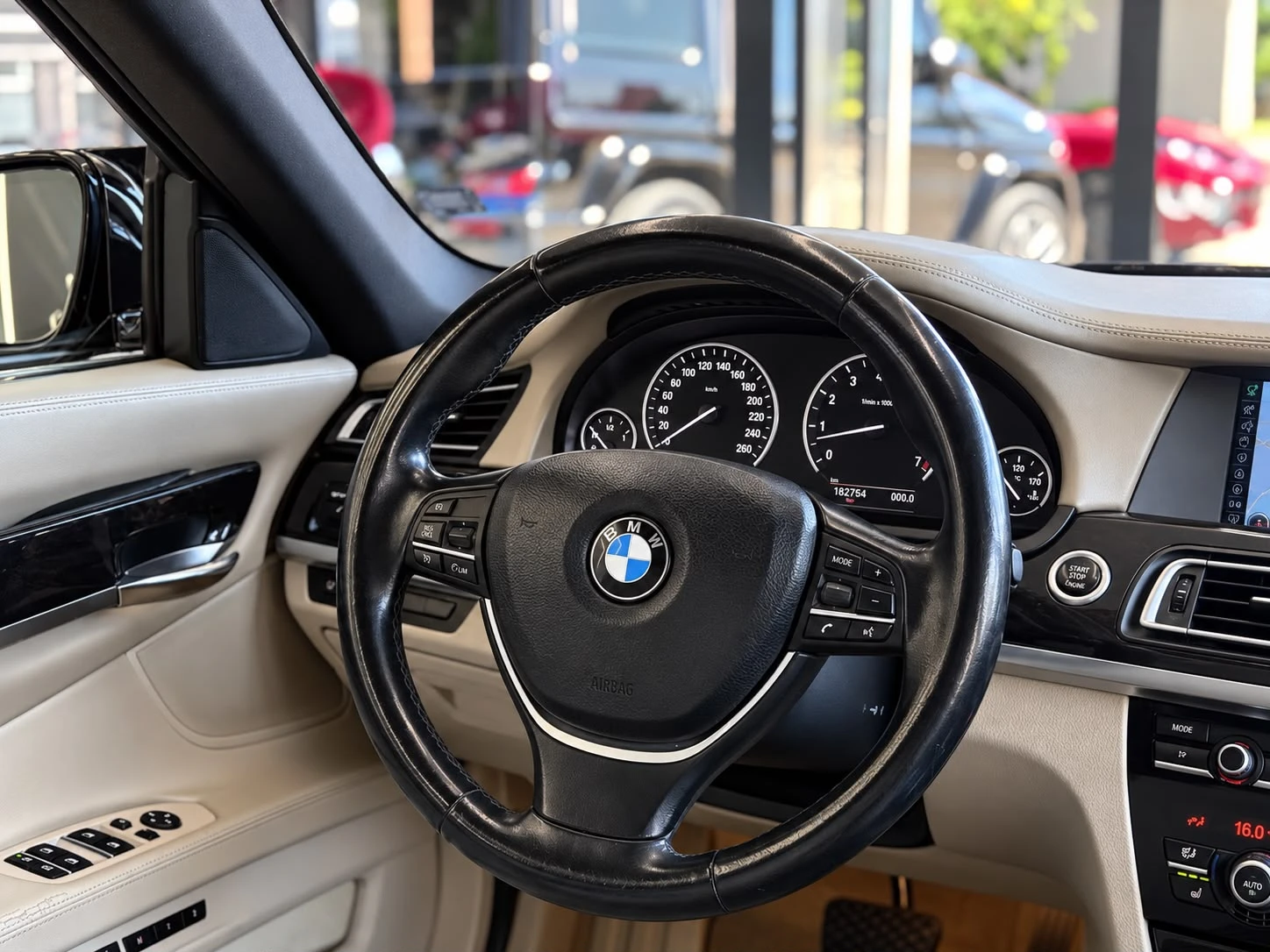BMW 730 d* xDrive* Full* Обдух* TV* H&U* ЛИЗИНГ , снимка 10 - Автомобили и джипове - 55976939