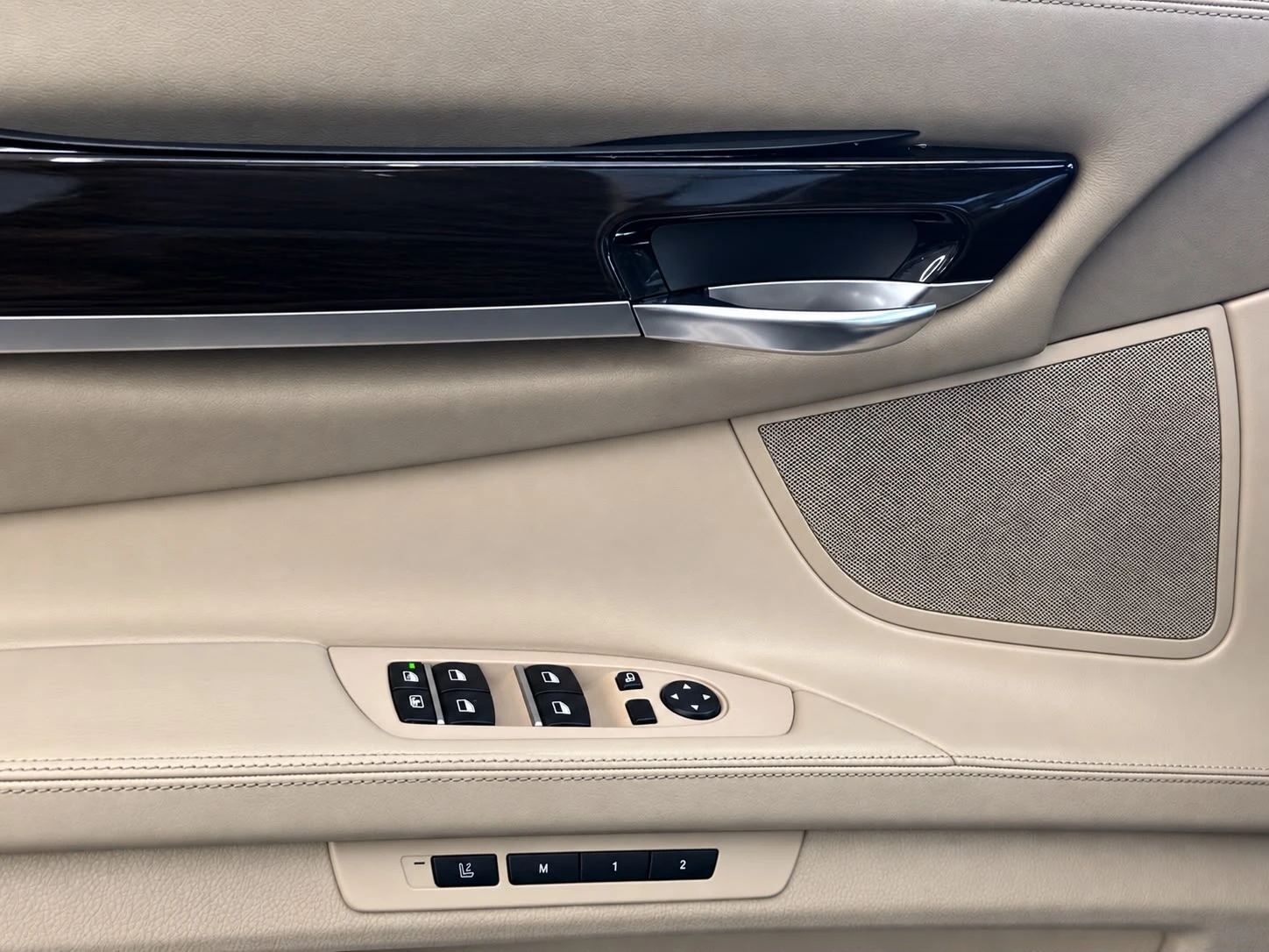 BMW 730 d* xDrive* Full* Обдух* TV* H&U* ЛИЗИНГ , снимка 7 - Автомобили и джипове - 55976939