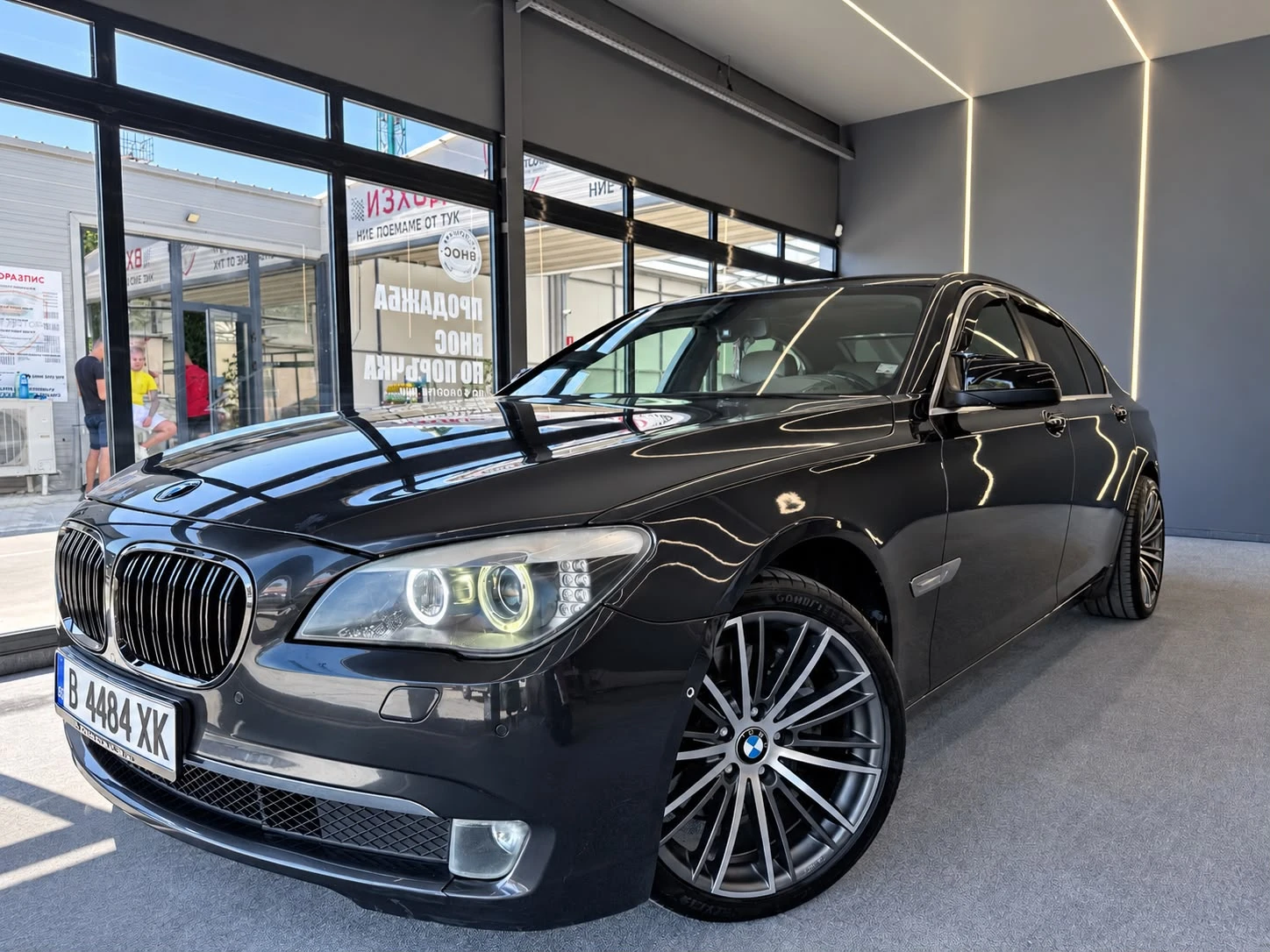 BMW 730 d* xDrive* Full* Обдух* TV* H&U* ЛИЗИНГ , снимка 3 - Автомобили и джипове - 55976939