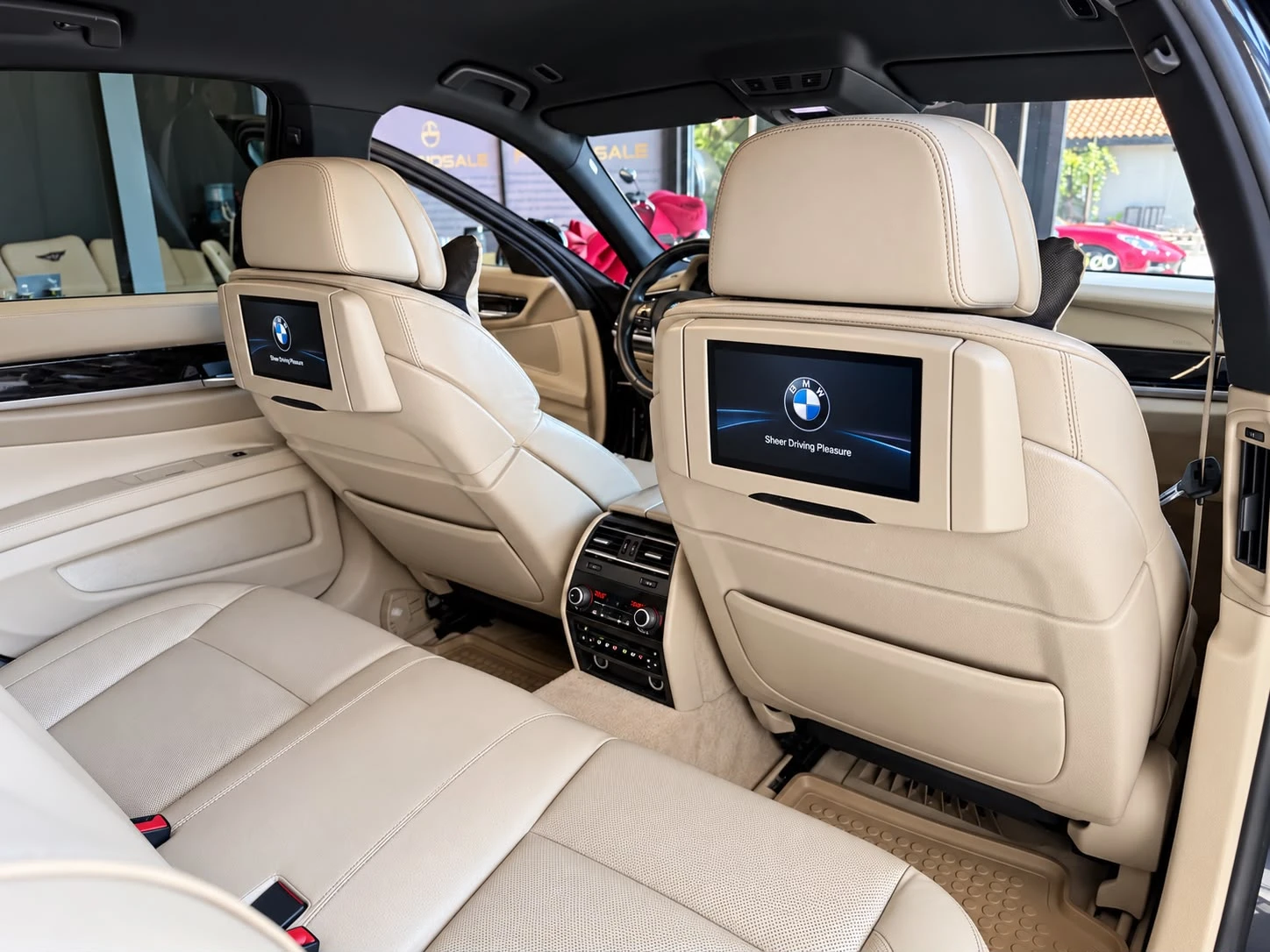 BMW 730 d* xDrive* Full* Обдух* TV* H&U* ЛИЗИНГ , снимка 16 - Автомобили и джипове - 55976939