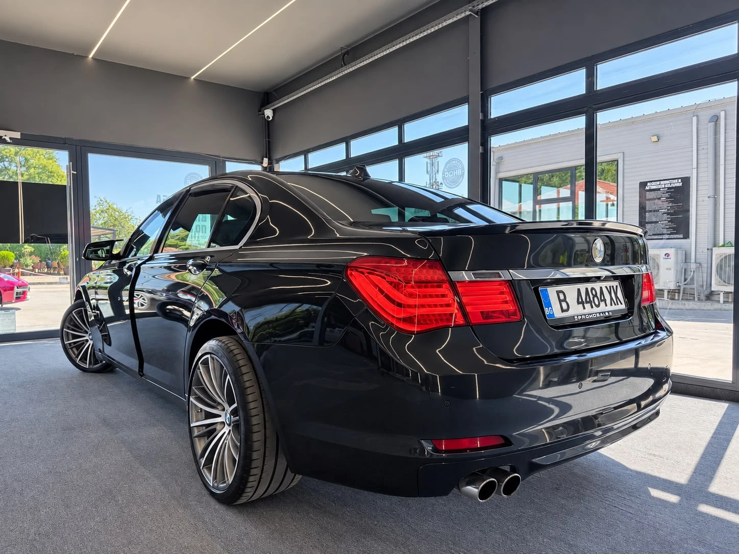 BMW 730 d* xDrive* Full* Обдух* TV* H&U* ЛИЗИНГ , снимка 4 - Автомобили и джипове - 55976939