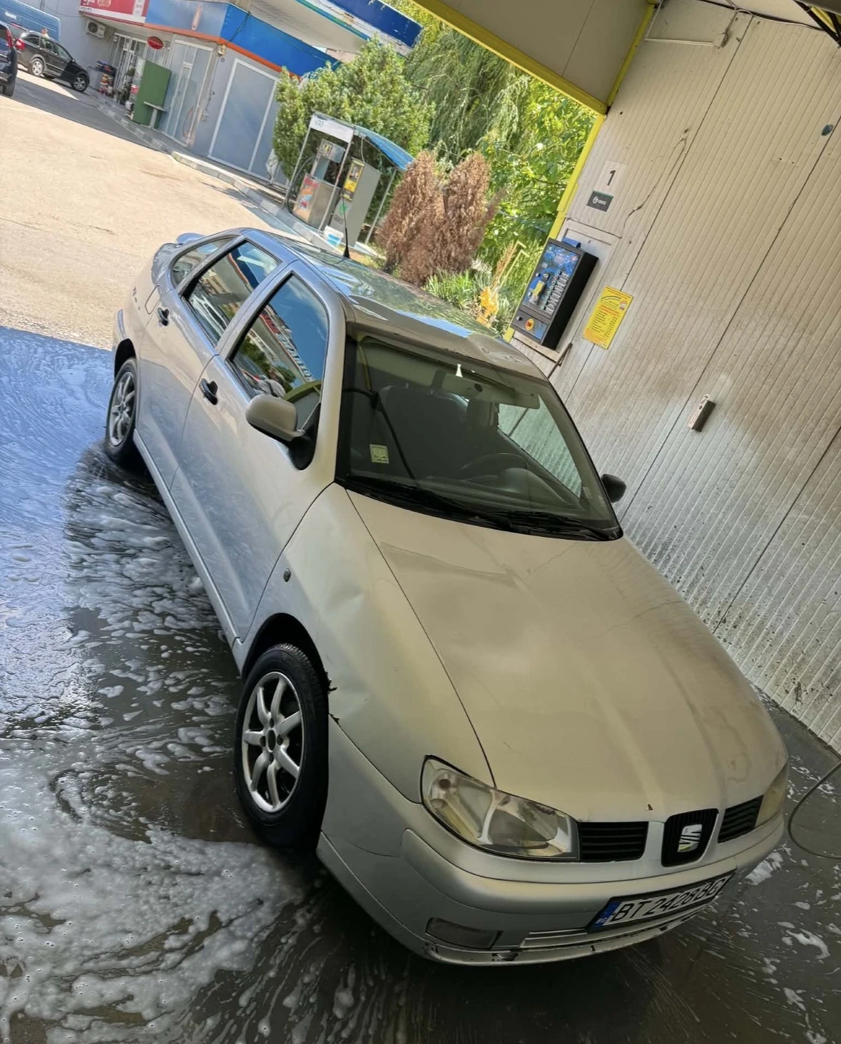Seat Cordoba 1.9 90 клима, снимка 2 - Автомобили и джипове - 56569764