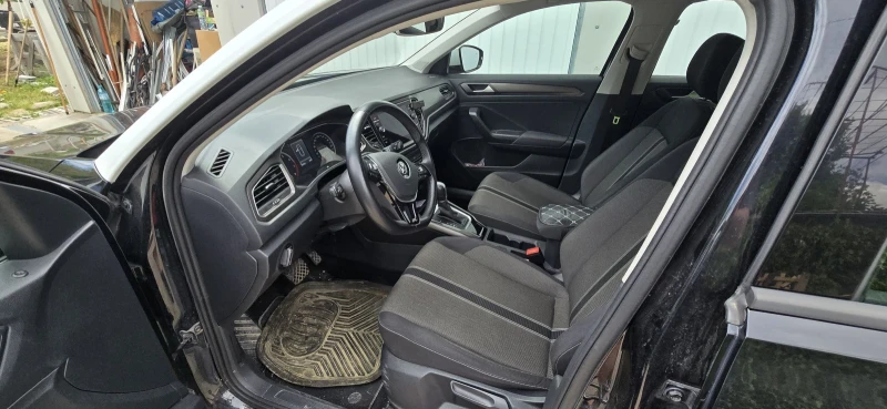 VW T-Roc, снимка 8 - Автомобили и джипове - 52569533