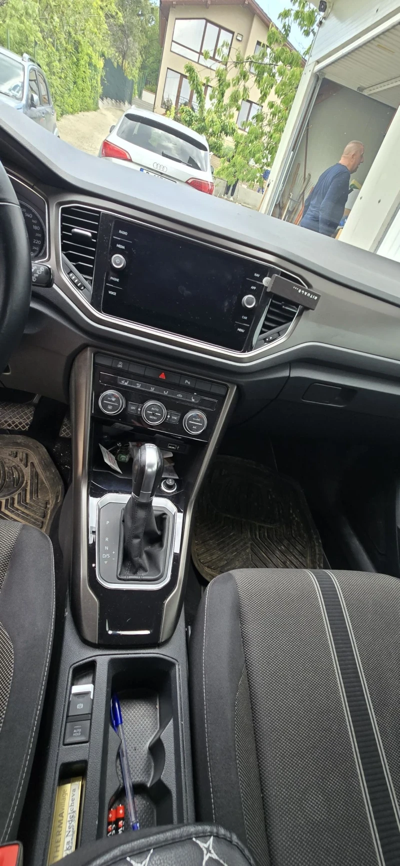 VW T-Roc, снимка 10 - Автомобили и джипове - 52569533