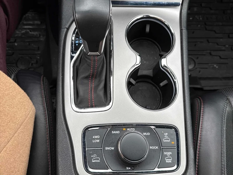 Jeep Grand cherokee 2019 TRAILHAWK * БЕЗ ПЪРВОНАЧАЛНА ВНОСКА* , снимка 11 - Автомобили и джипове - 53042288