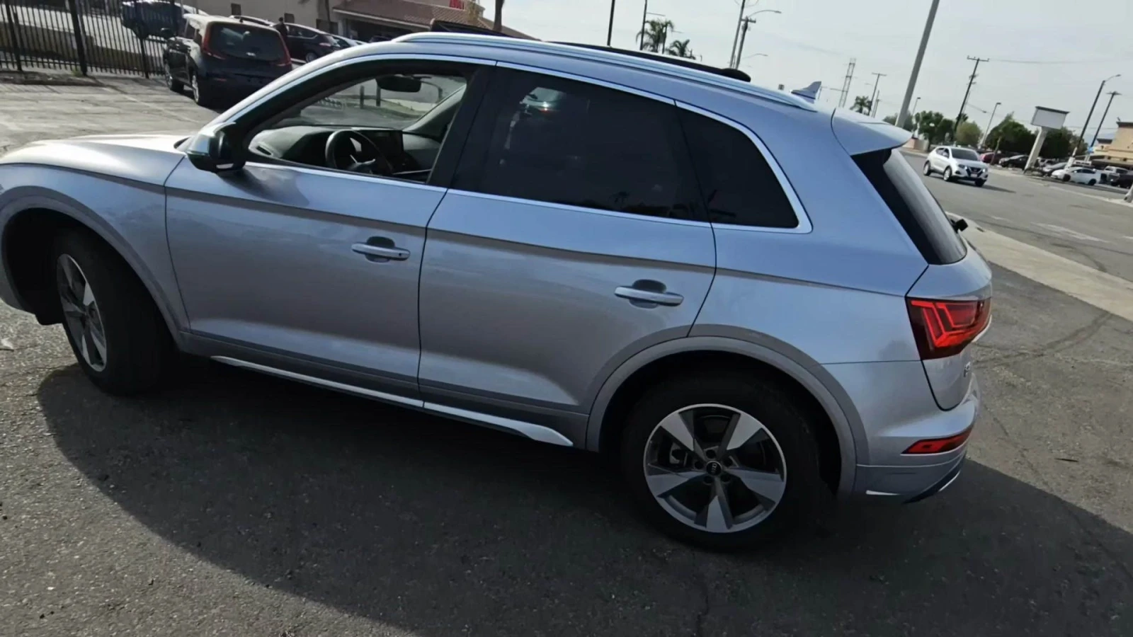 Audi Q5 1ВИ СОБСТВЕНИК* PREMIUM PLUS* BANG&OLUFSEN* PANO - изображение 2