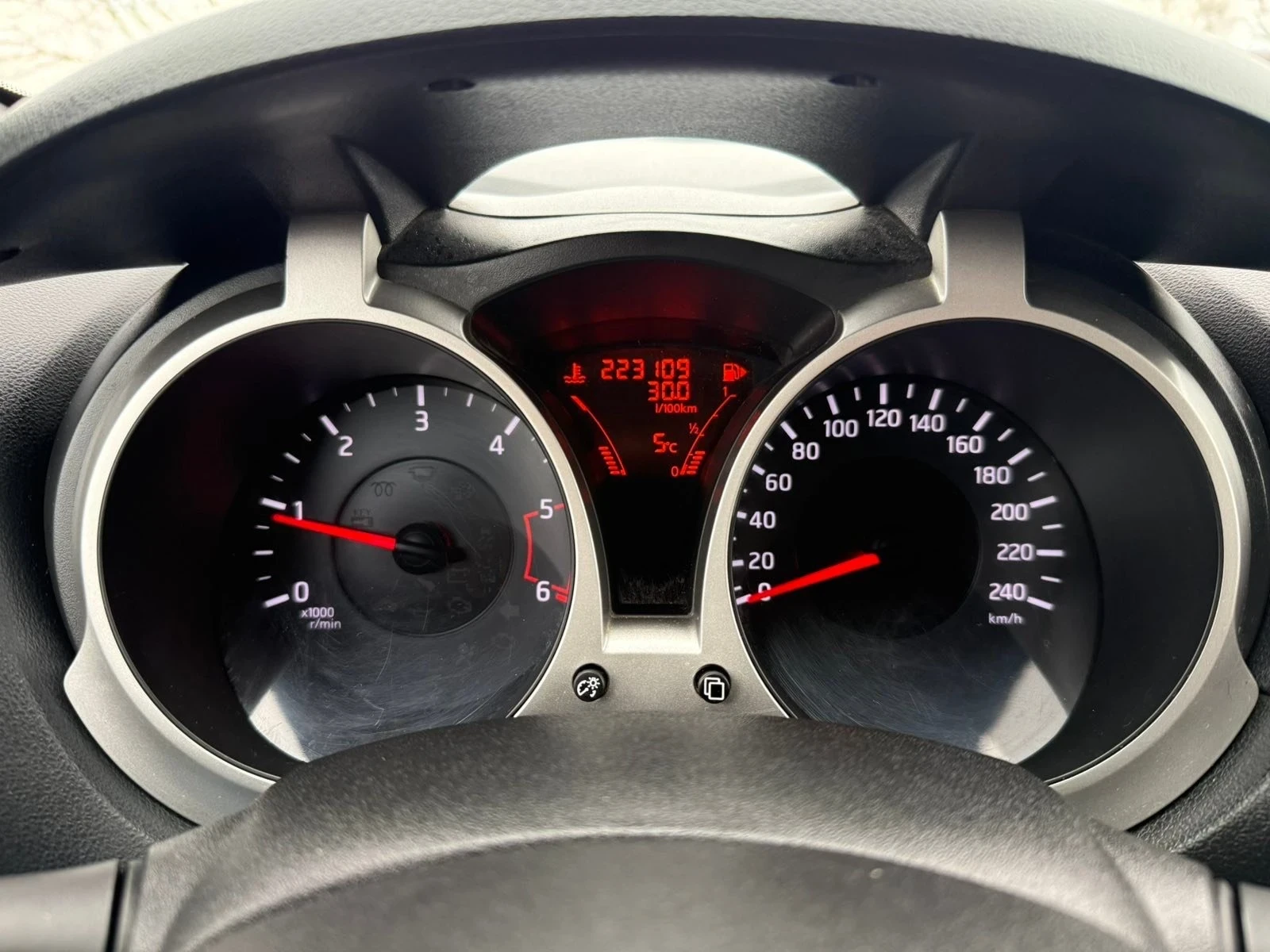 Nissan Juke 1.5 DCI УНИКАТ, снимка 14 - Автомобили и джипове - 53915531