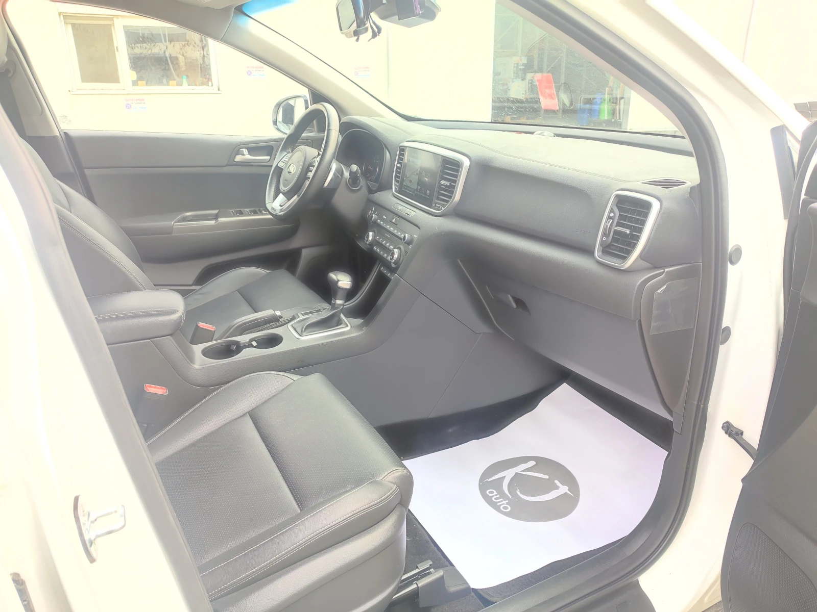 Kia Sportage 1.6 CRDI, снимка 15 - Автомобили и джипове - 53998422