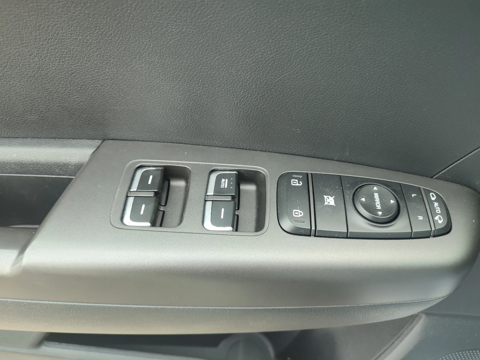 Kia Sportage 1.6 CRDI, снимка 13 - Автомобили и джипове - 53998422