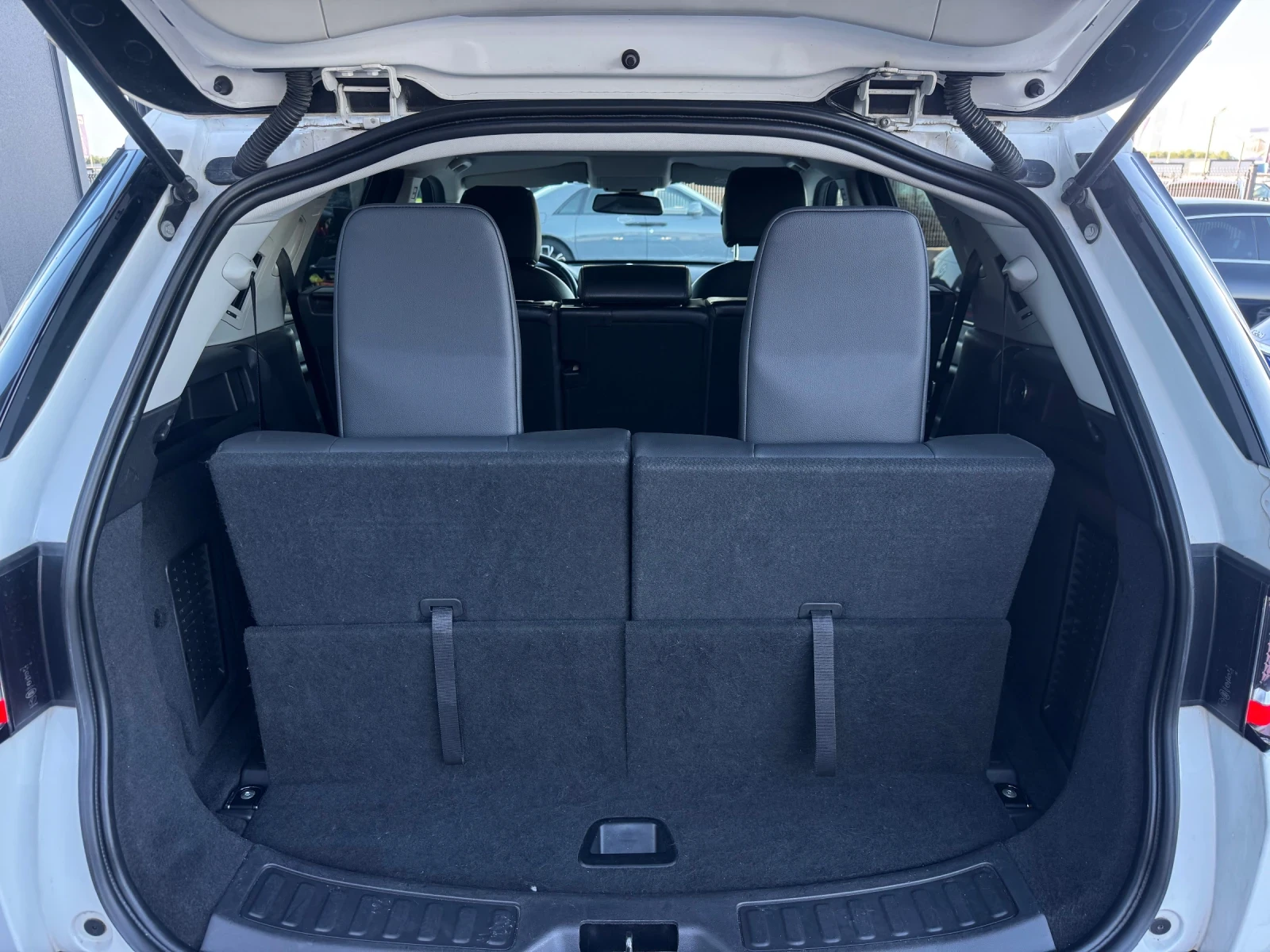 Land Rover Discovery Sport 2.0D 6+ 1, снимка 11 - Автомобили и джипове - 54750617