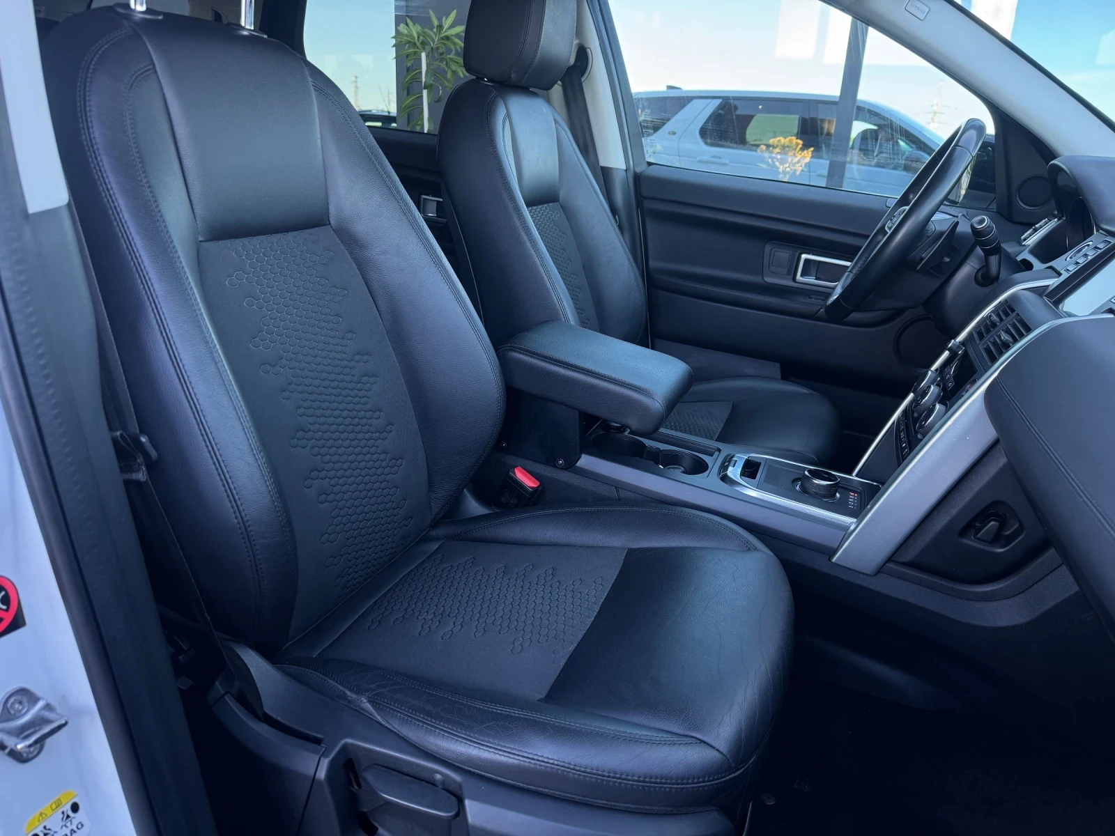 Land Rover Discovery Sport 2.0D 6+ 1, снимка 14 - Автомобили и джипове - 54750617