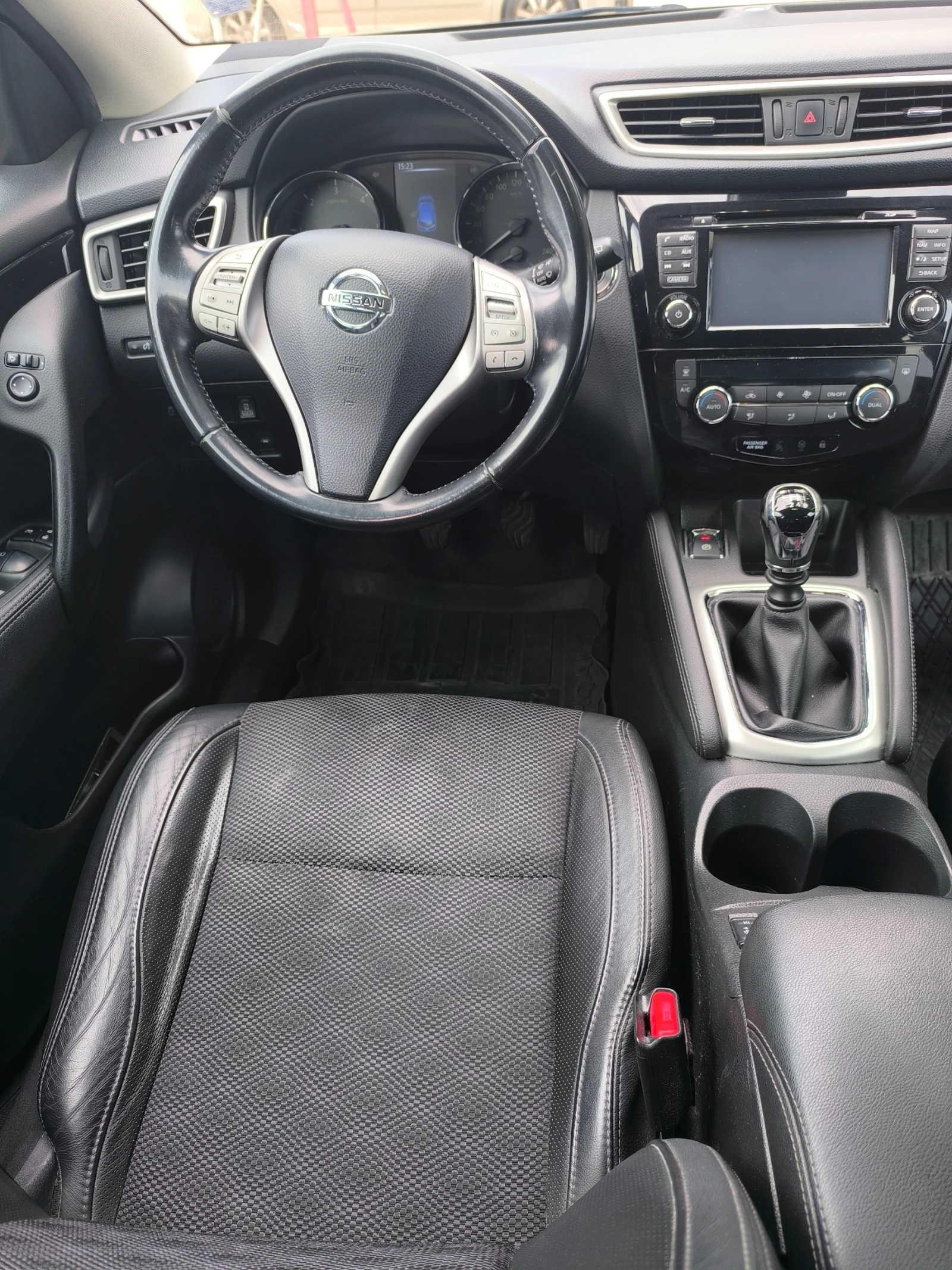 Nissan Qashqai 1.6 dCi, снимка 9 - Автомобили и джипове - 55726825