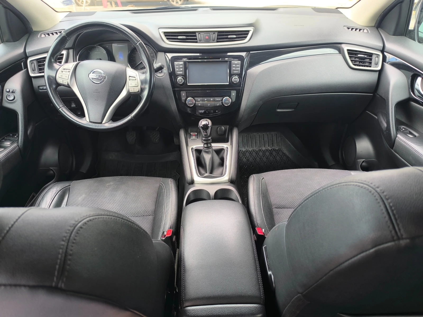 Nissan Qashqai 1.6 dCi, снимка 10 - Автомобили и джипове - 55726825