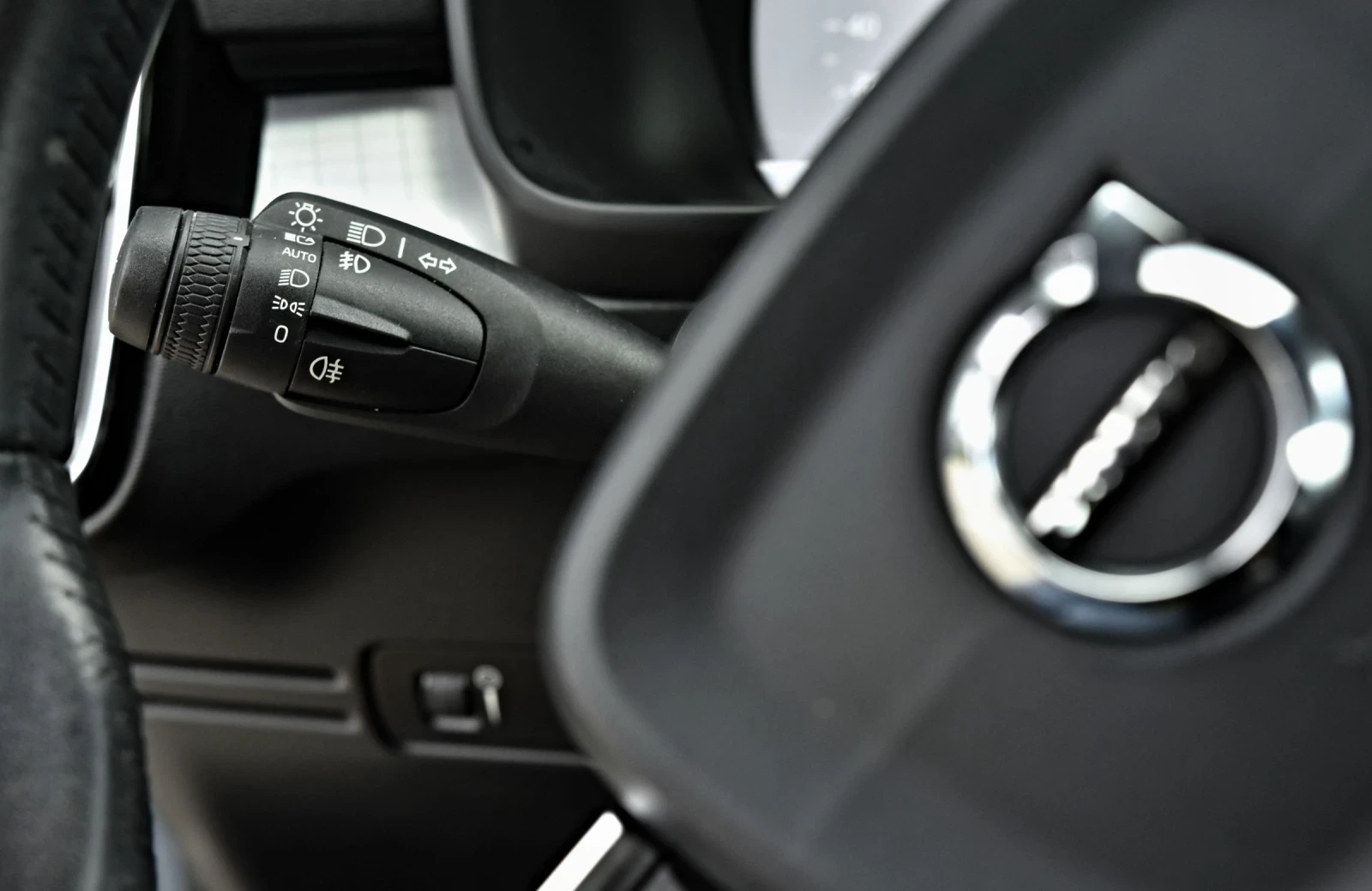 Volvo XC40 AWD 4X4, снимка 12 - Автомобили и джипове - 55952198