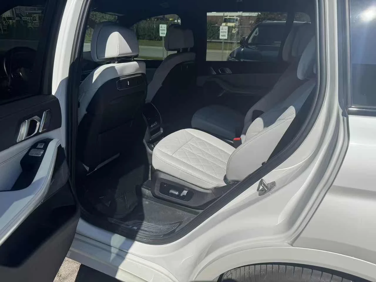 BMW X7 / xDrive40i / Автокредит, снимка 10 - Автомобили и джипове - 56023792