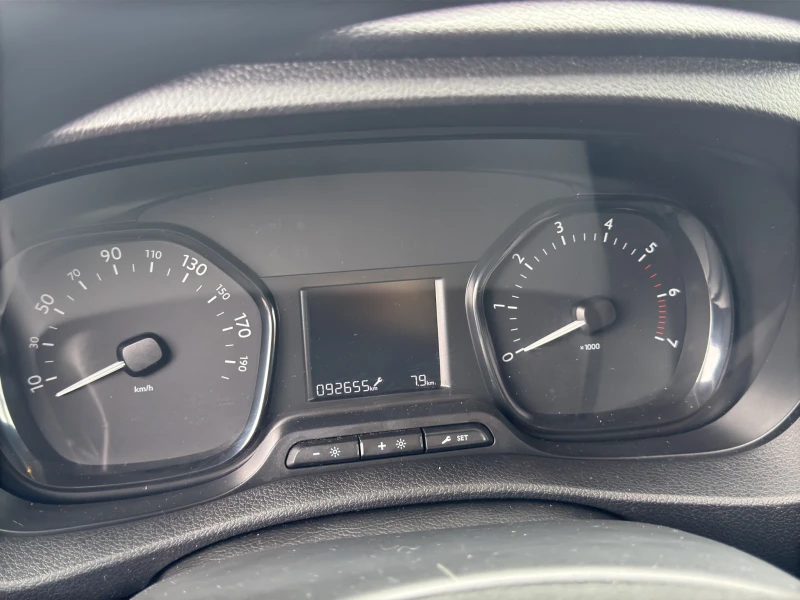 Opel Vivaro 1.5d* L2 H1 , снимка 9 - Бусове и автобуси - 52066167