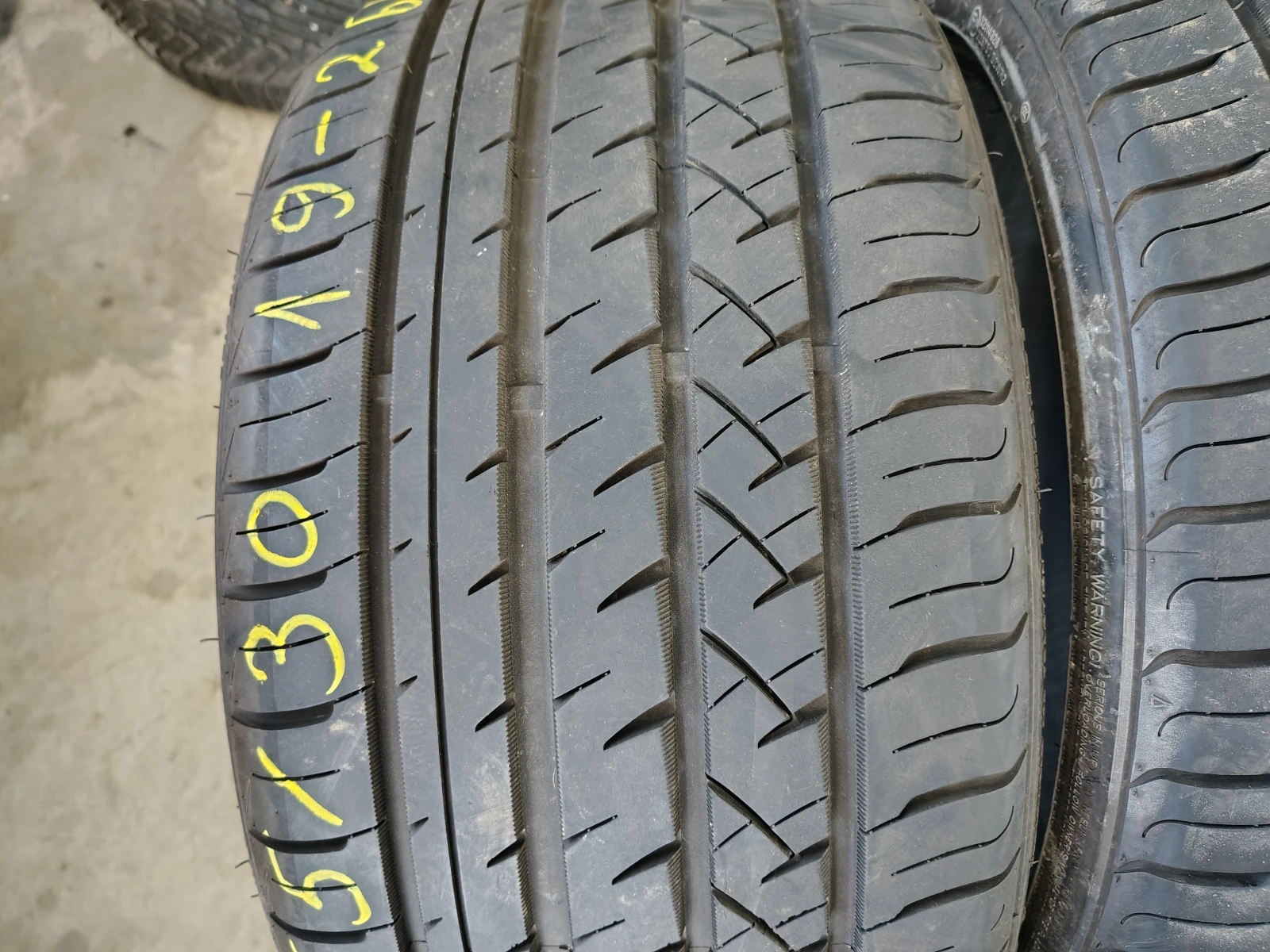 Гуми Летни 255/30R19, снимка 2 - Гуми и джанти - 55844012
