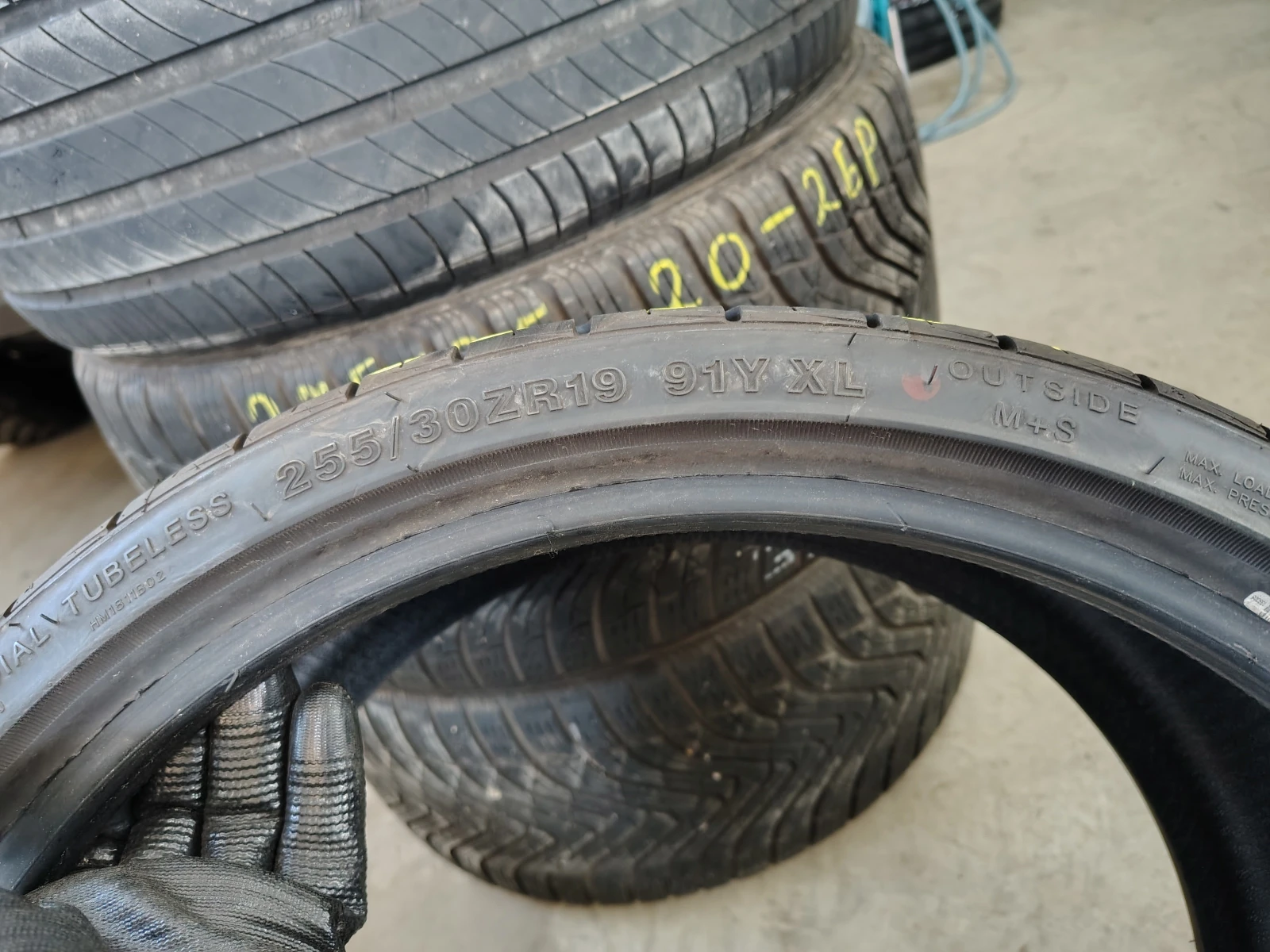 Гуми Летни 255/30R19, снимка 4 - Гуми и джанти - 55844012