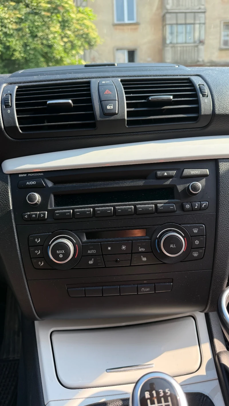 BMW 118 Coupe.Налична сервизна книжка-Внос от Германия, снимка 9 - Автомобили и джипове - 52371627