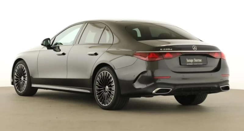 Mercedes-Benz E 220 d* AMG* Night* Pano* 360, снимка 3 - Автомобили и джипове - 51922716