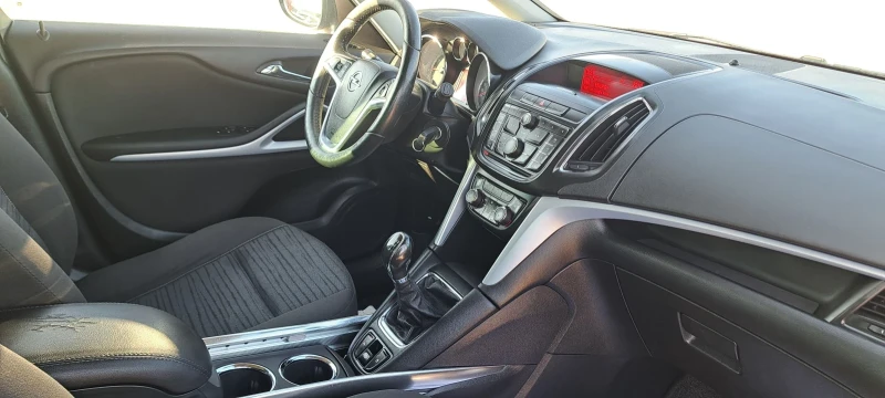 Opel Zafira 1.4Turbo, снимка 9 - Автомобили и джипове - 52156740