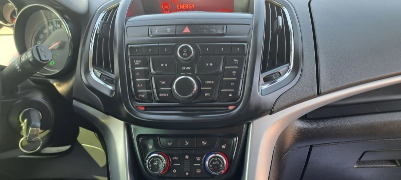Opel Zafira 1.4Turbo, снимка 10 - Автомобили и джипове - 52156740