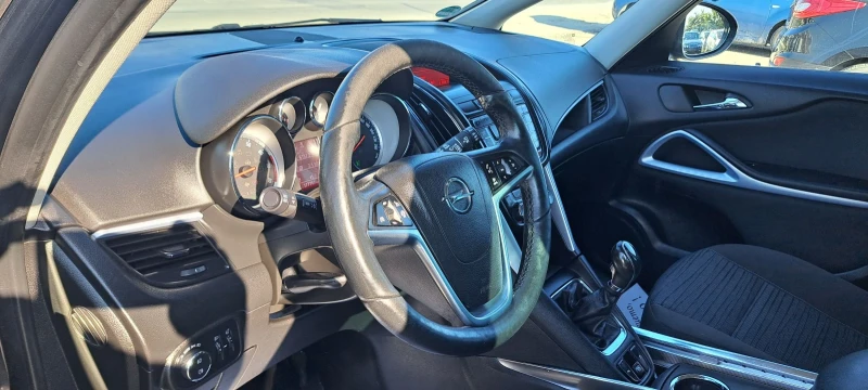 Opel Zafira 1.4Turbo, снимка 8 - Автомобили и джипове - 52156740