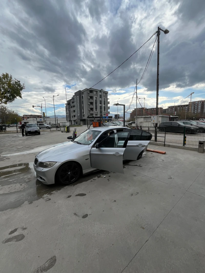 BMW 330 i, снимка 4 - Автомобили и джипове - 52296997