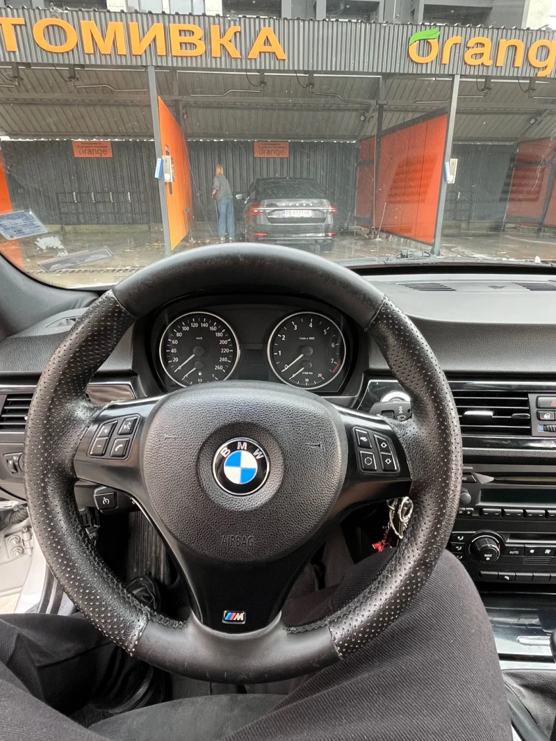 BMW 330 i, снимка 9 - Автомобили и джипове - 52296997