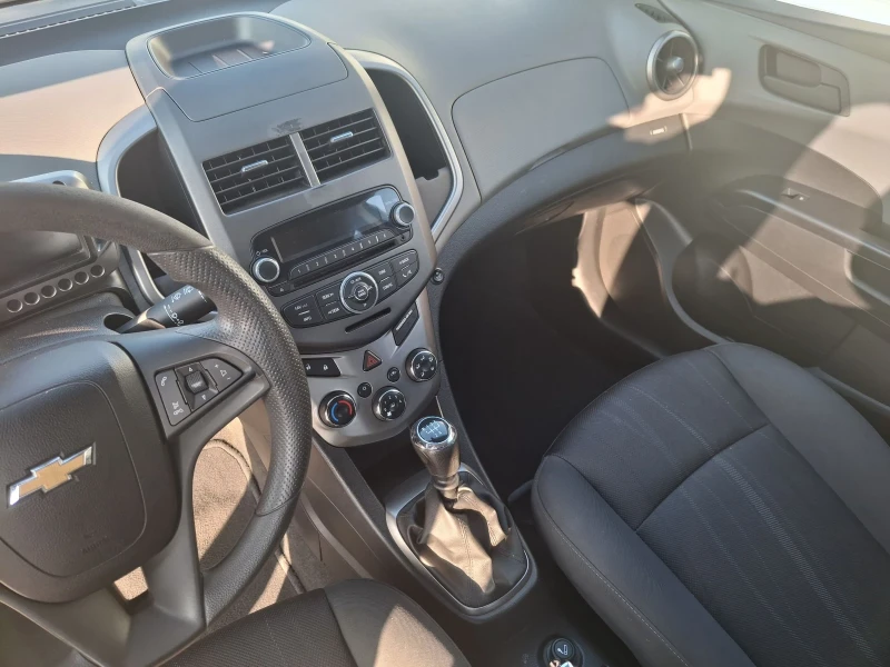 Chevrolet Aveo 1.4 климатик , снимка 14 - Автомобили и джипове - 52788561