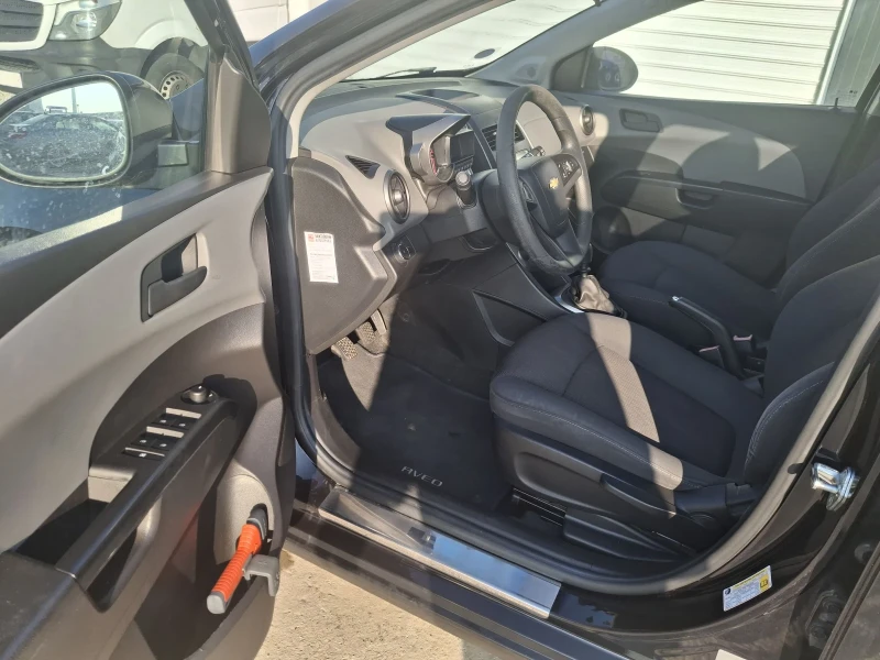 Chevrolet Aveo 1.4 климатик , снимка 16 - Автомобили и джипове - 52788561