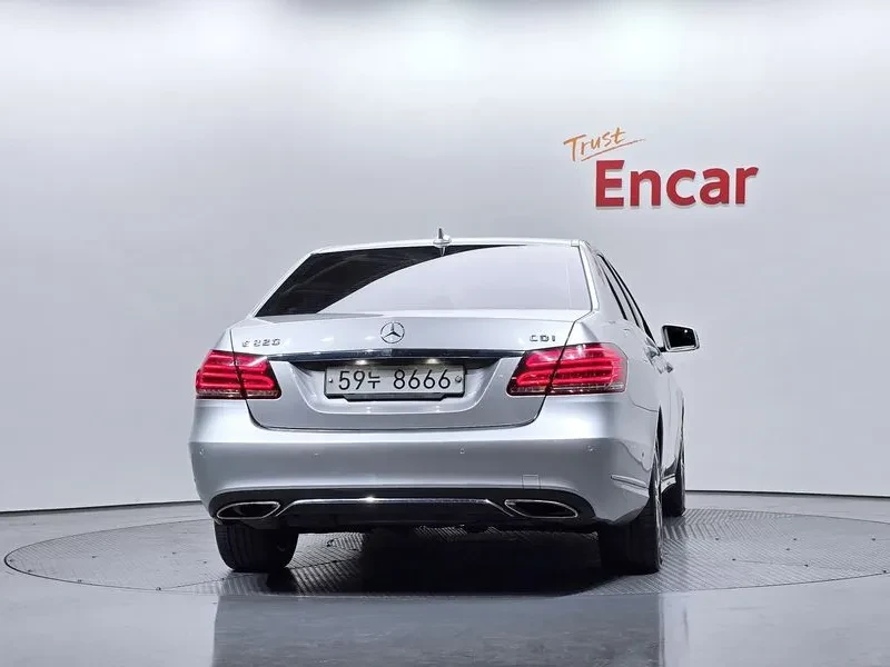 Mercedes-Benz E 220 Avantgarde, снимка 4 - Автомобили и джипове - 55920344