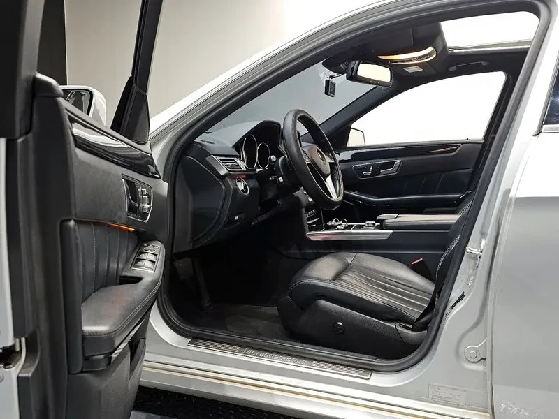 Mercedes-Benz E 220 Avantgarde, снимка 10 - Автомобили и джипове - 55920344