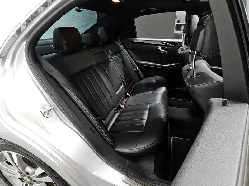Mercedes-Benz E 220 Avantgarde, снимка 12 - Автомобили и джипове - 55920344