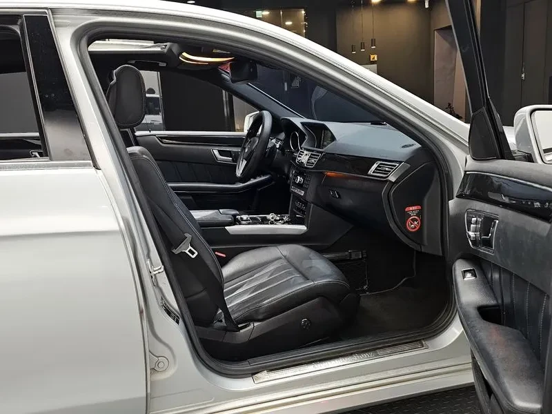 Mercedes-Benz E 220 Avantgarde, снимка 11 - Автомобили и джипове - 55920344