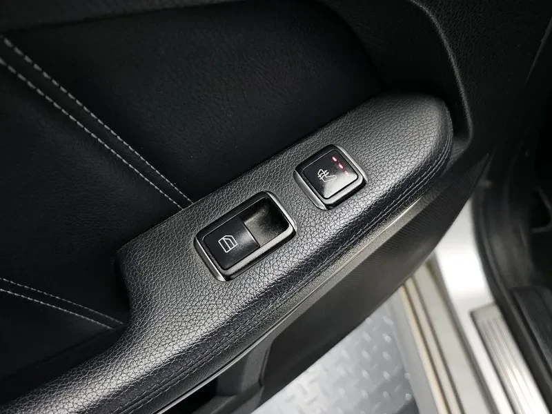 Mercedes-Benz E 220 Avantgarde, снимка 17 - Автомобили и джипове - 55920344