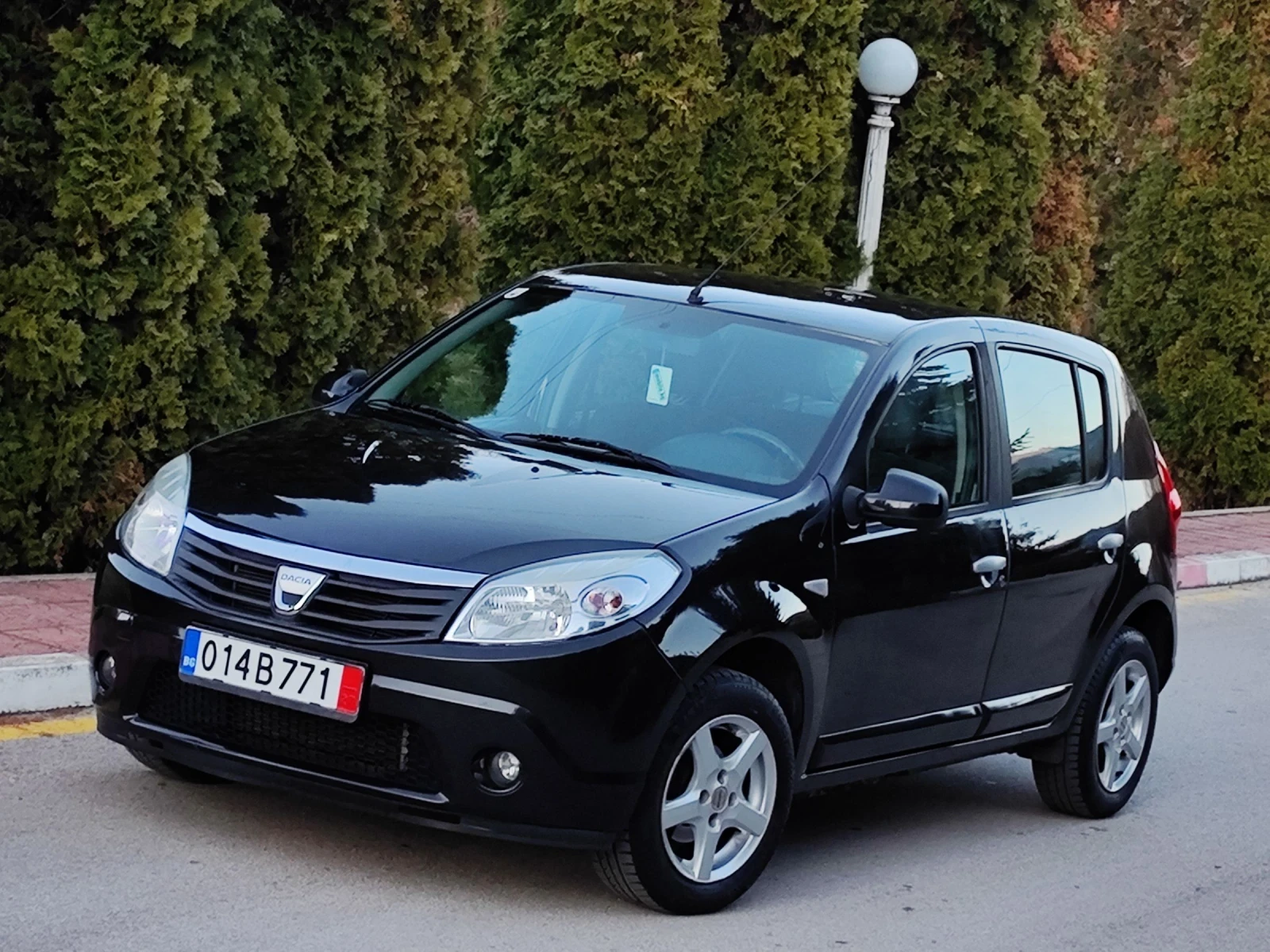 Dacia Sandero 1.2I 16V(75)* НОВ ВНОС*  - изображение 2