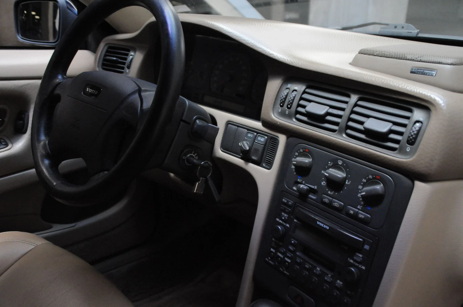 Volvo C70 2.5T 4Speed Auto - изображение 9