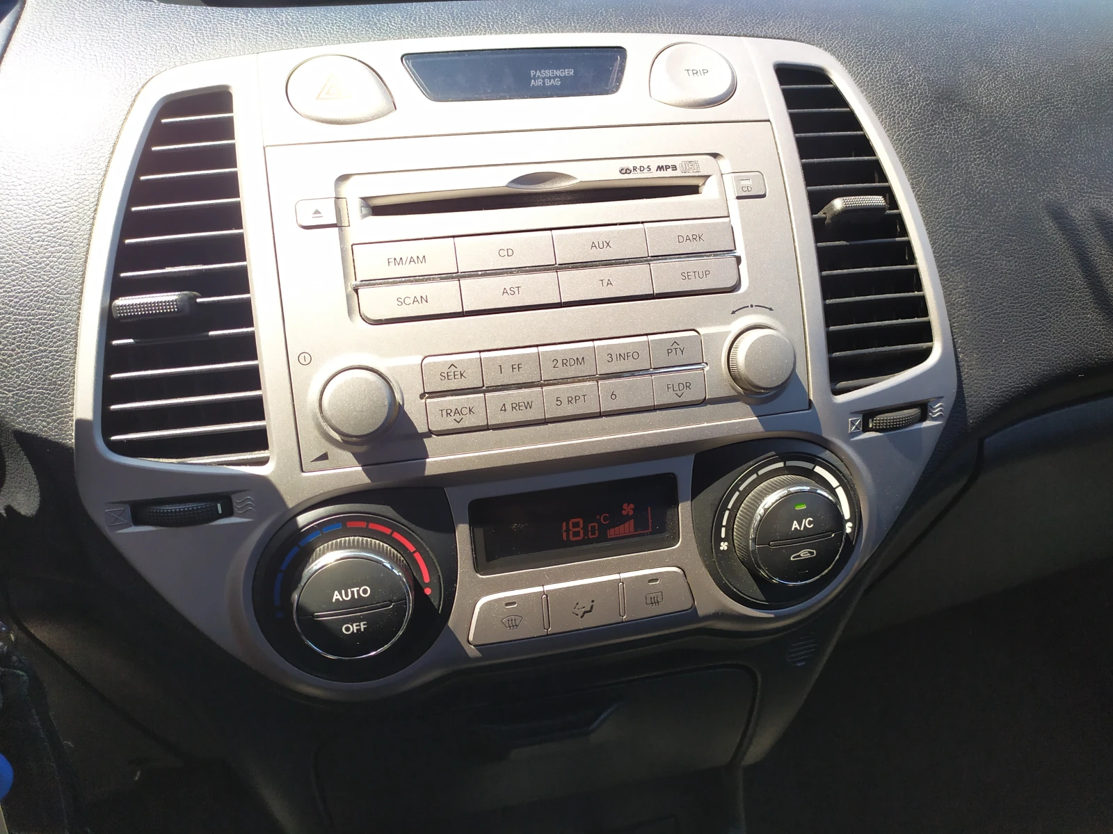 Hyundai I20 1.4 Автоматик - изображение 10