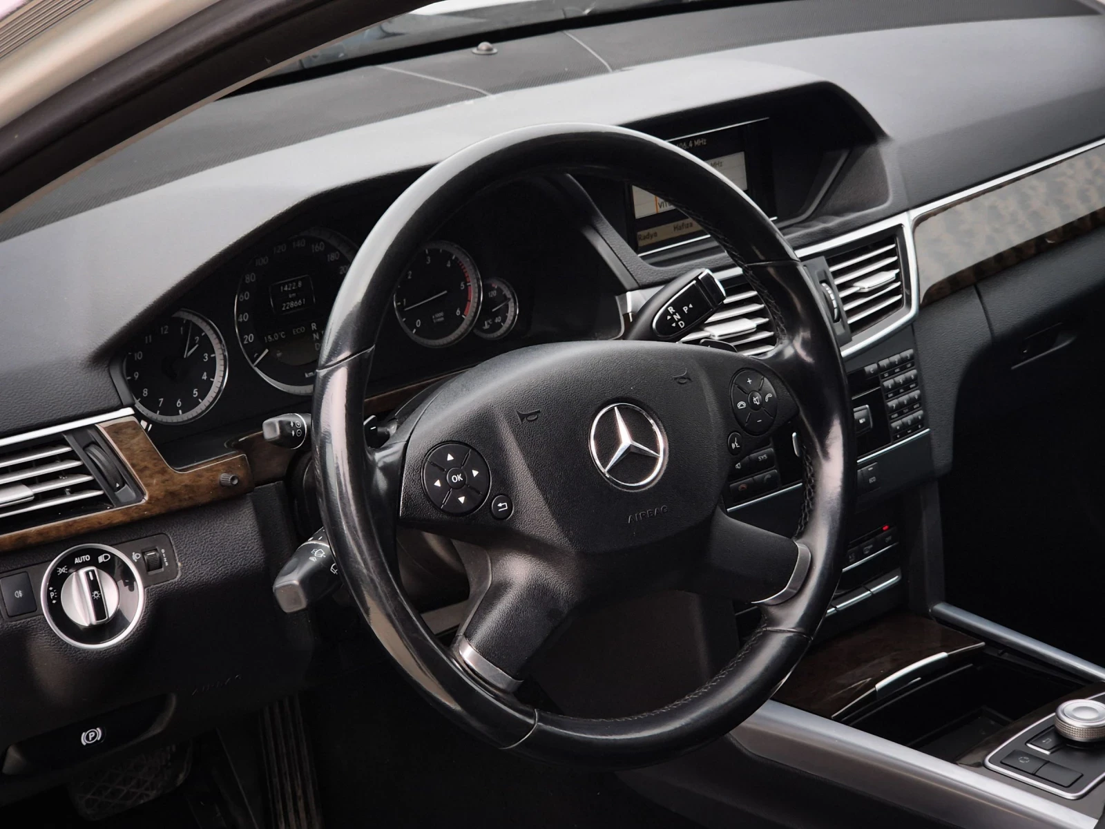 Mercedes-Benz E 200 CDI Автомат 7G Tronic, снимка 9 - Автомобили и джипове - 54204761