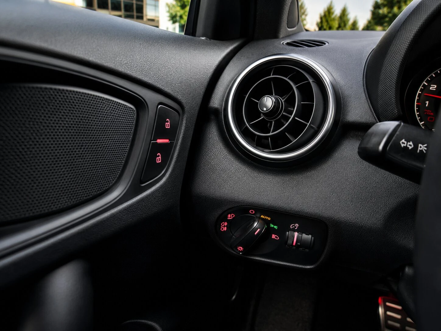 Audi A1 Sportback 1.0 TFSI Ultra S-Line, снимка 13 - Автомобили и джипове - 54986755