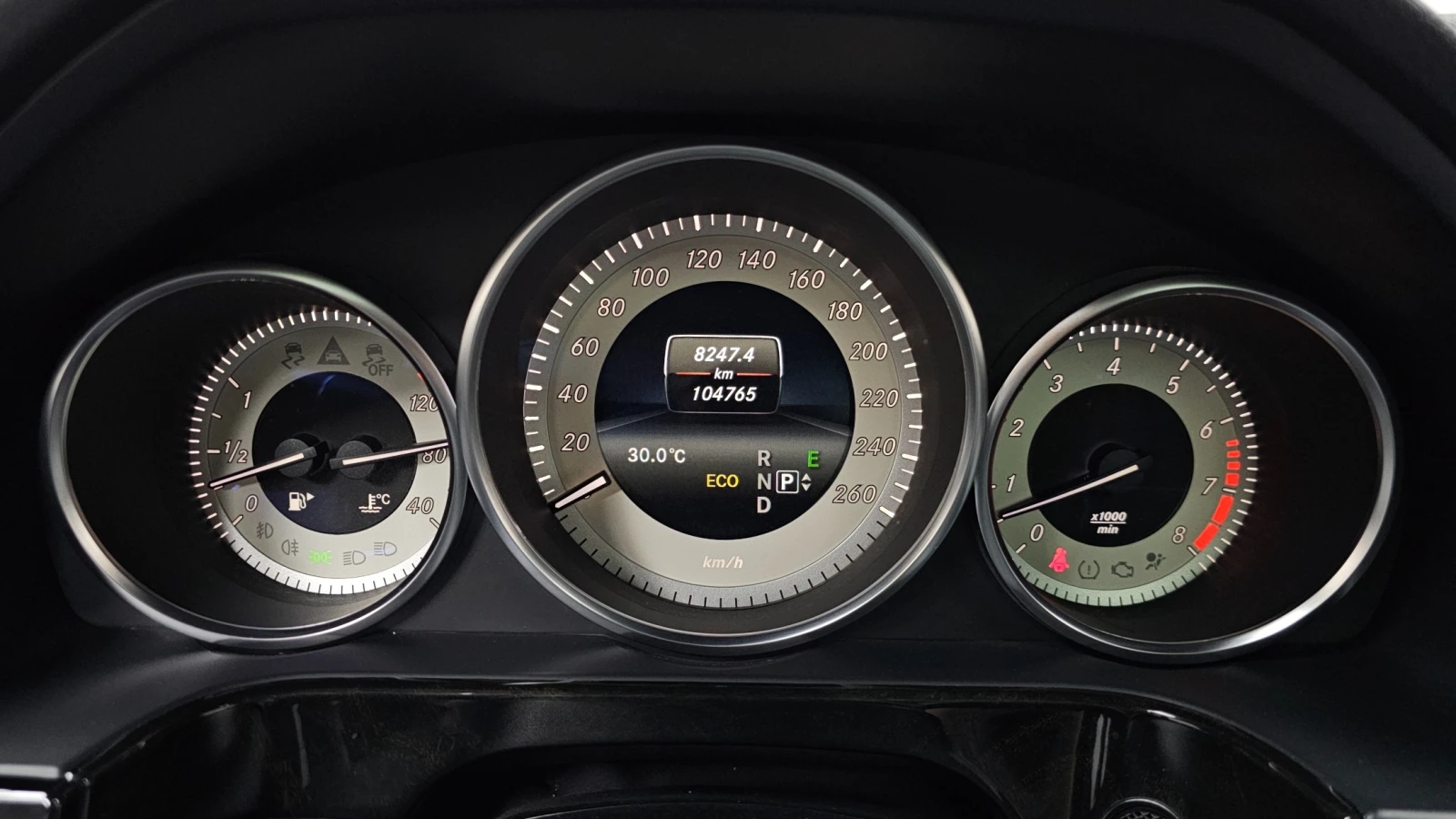 Mercedes-Benz E 300 * ПОДГРЕВИ * КАМЕРА * ПАНОРАМА * , снимка 16 - Автомобили и джипове - 55130092