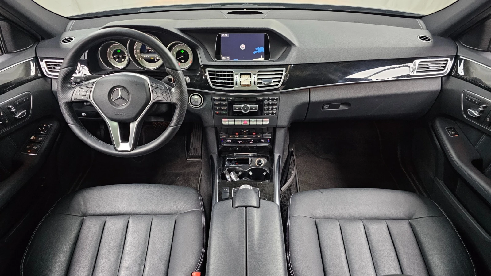 Mercedes-Benz E 300 * ПОДГРЕВИ * КАМЕРА * ПАНОРАМА * , снимка 9 - Автомобили и джипове - 55130092