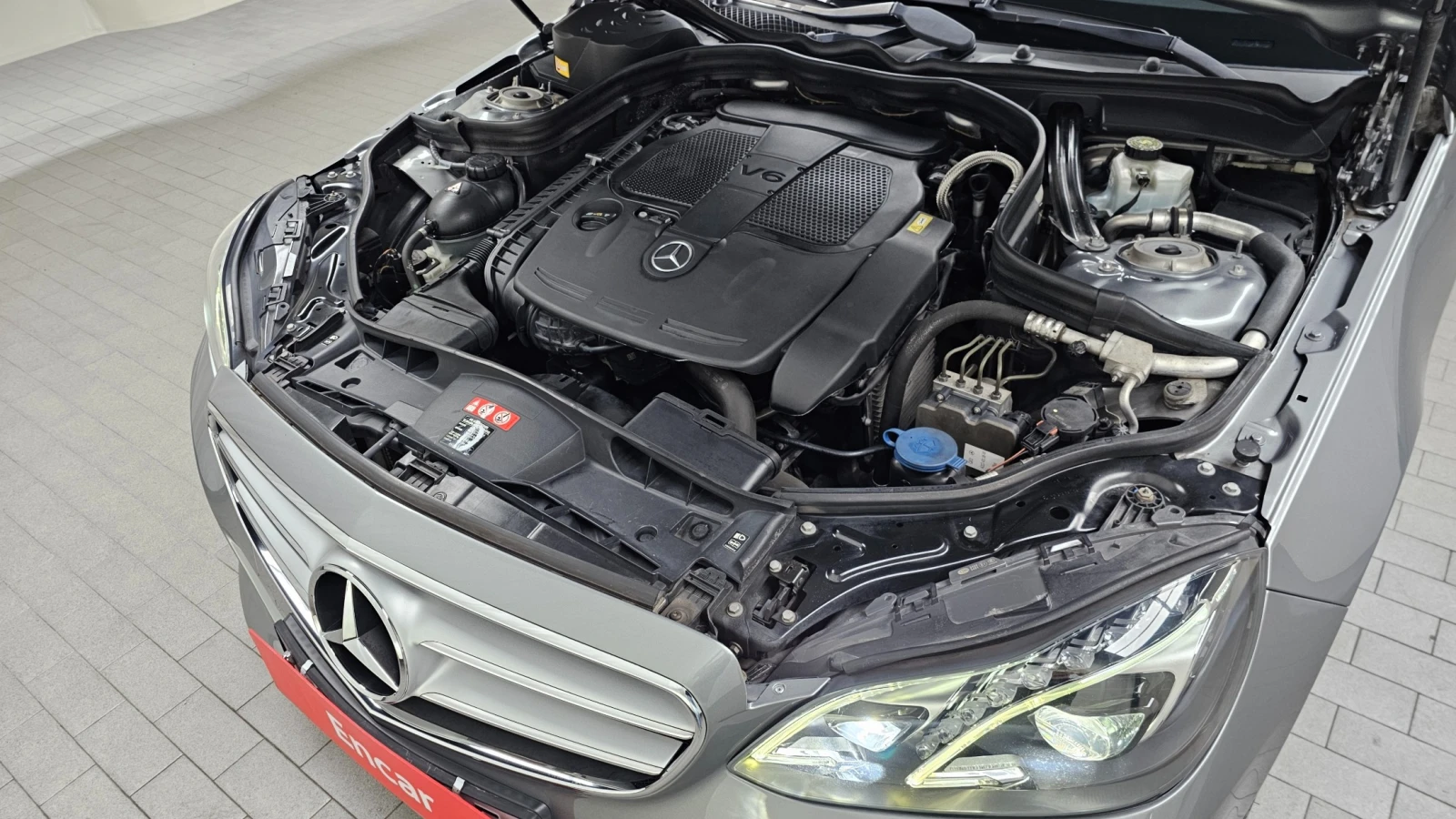 Mercedes-Benz E 300 * ПОДГРЕВИ * КАМЕРА * ПАНОРАМА * , снимка 5 - Автомобили и джипове - 55130092