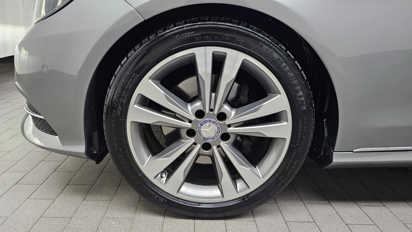 Mercedes-Benz E 300 * ПОДГРЕВИ * КАМЕРА * ПАНОРАМА * , снимка 6 - Автомобили и джипове - 55130092
