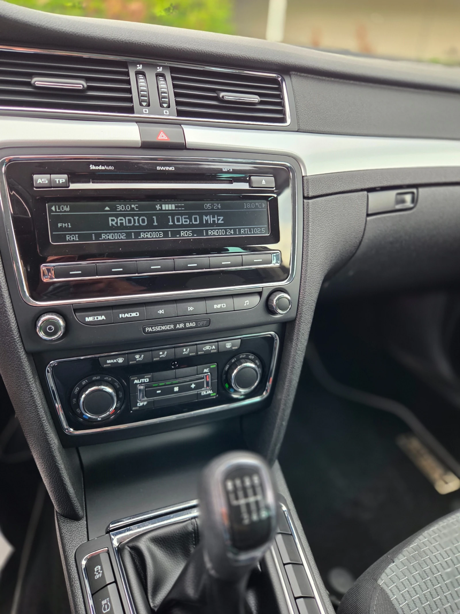 Skoda Superb 2.0TDI Безупречна, снимка 13 - Автомобили и джипове - 55314001