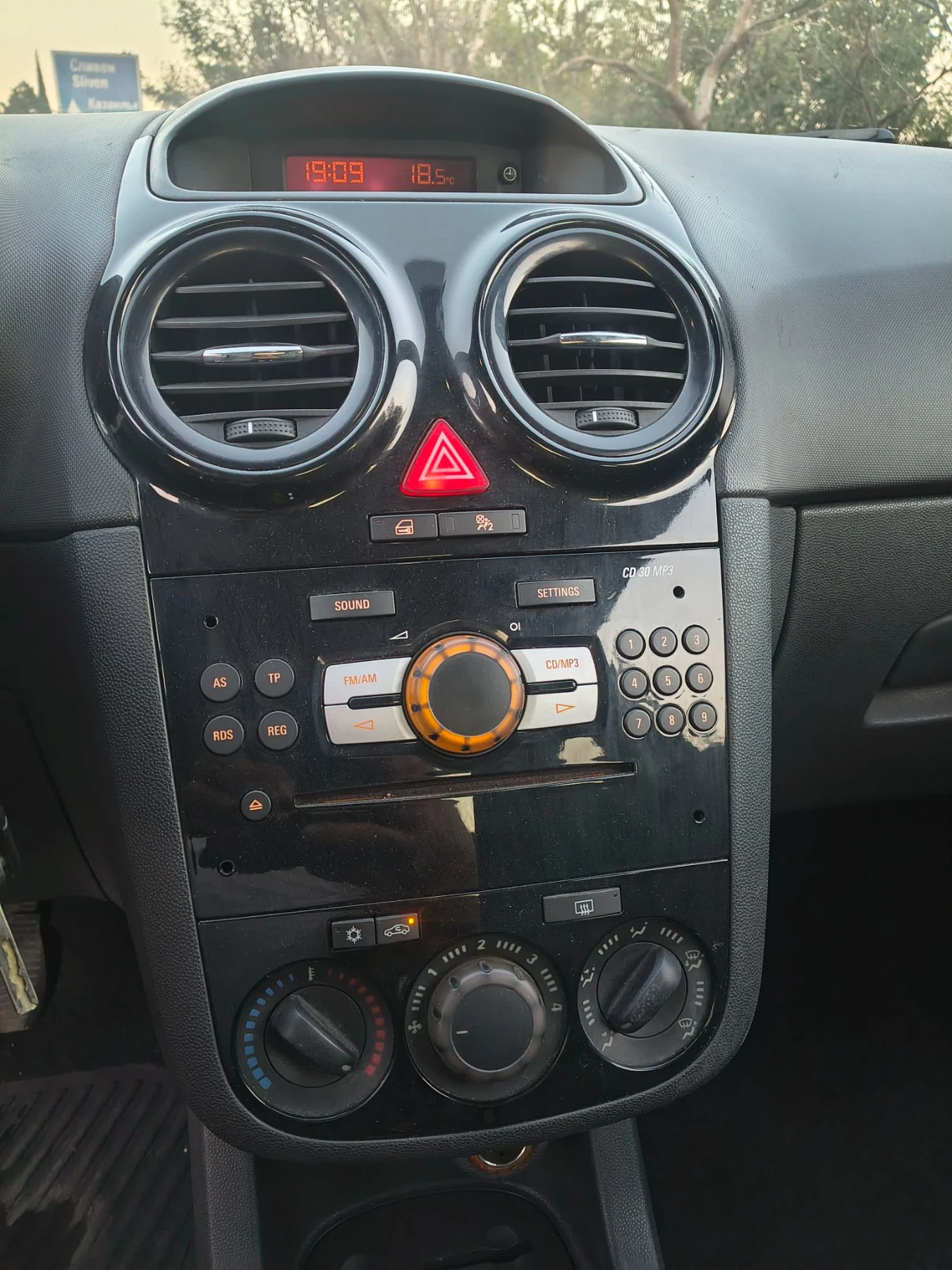 Opel Corsa 1.3турбо, снимка 8 - Автомобили и джипове - 56155497