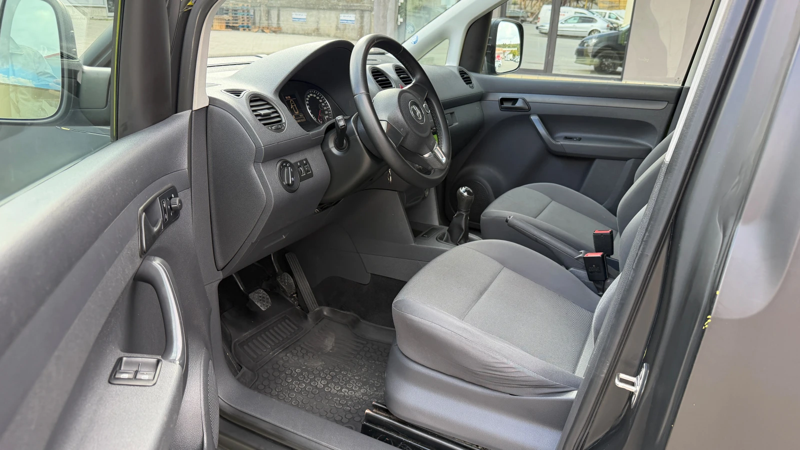 VW Caddy, снимка 5 - Автомобили и джипове - 56319391