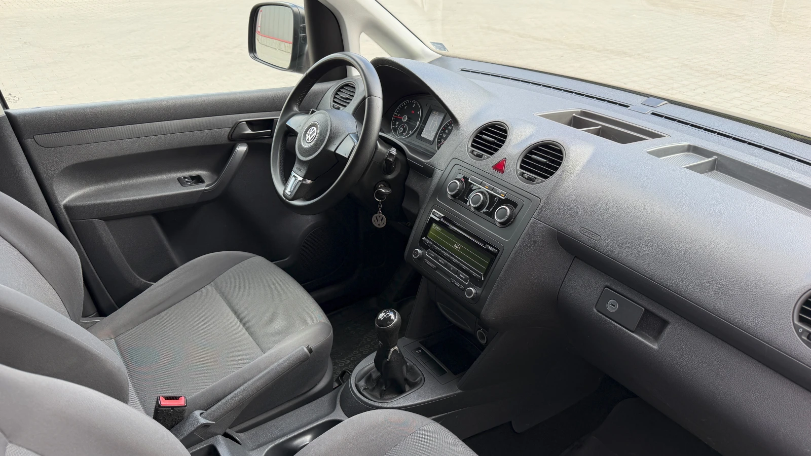 VW Caddy, снимка 8 - Автомобили и джипове - 56319391
