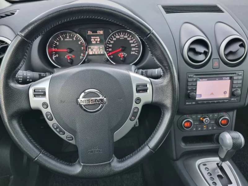 Nissan Qashqai 2.0i ШВЕЙЦАРИЯ, снимка 10 - Автомобили и джипове - 47709528